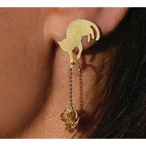 Cats Playing‎ with String Yarn Goldtone Earrings